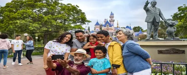 🎉 Experiencing the Magic: Disneyland’s 70th Anniversary Celebration